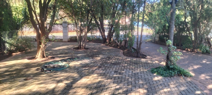 5 Bedroom Property for Sale in Langenhovenpark Free State